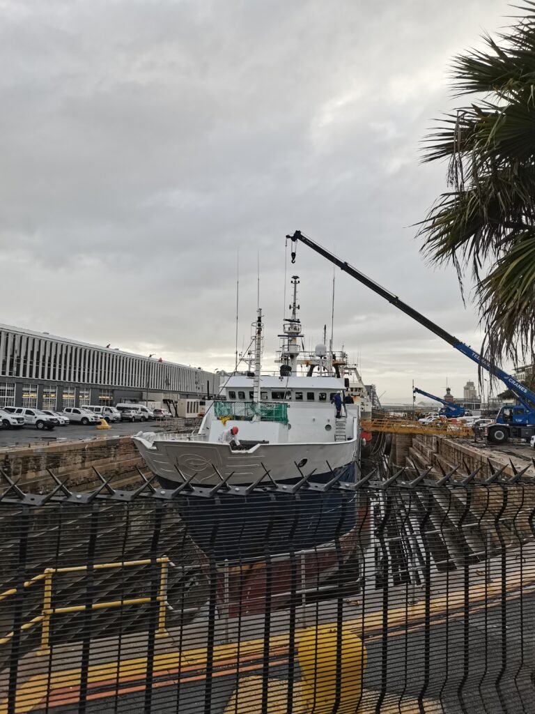 Offshore rigging services Cape Town. Powered by Cape Rigging Services.