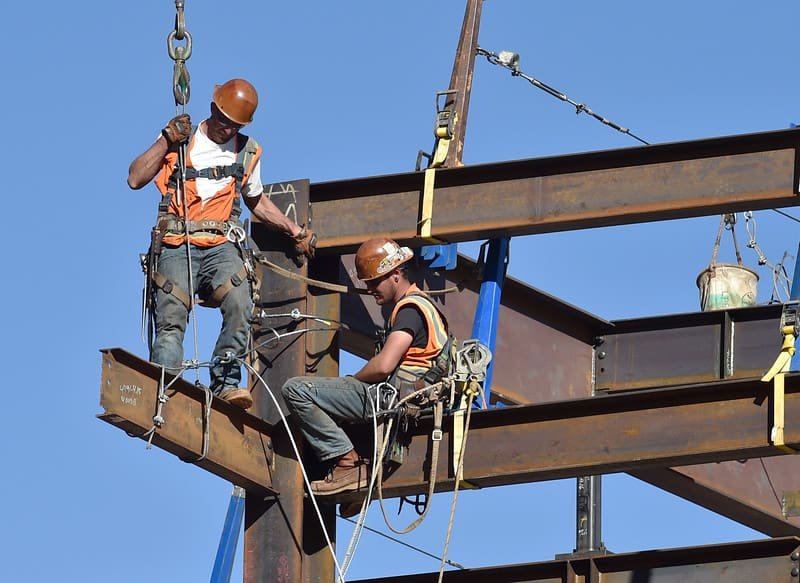 Spider Crane Hire in the Western Cape: Your Guide to Confined Space Lifting.